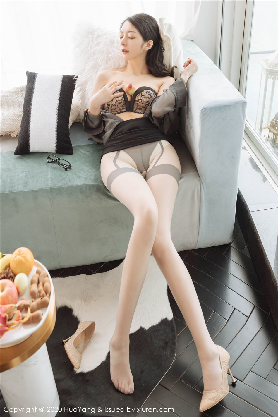 花漾  极品美女Angela小热巴性感内衣大胸人体诱惑私拍  Vol.232(1/61)