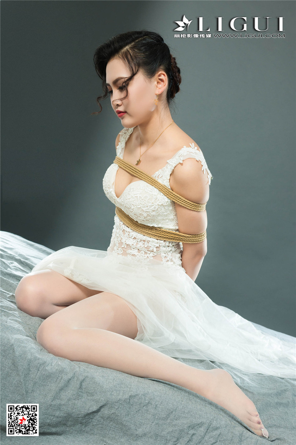 Ligui丽柜 风骚少妇安安透视装捆绑艺术写真 第886期第3张